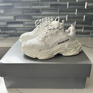 KIDS BALENCIAGA TRIPLE S Sneakers